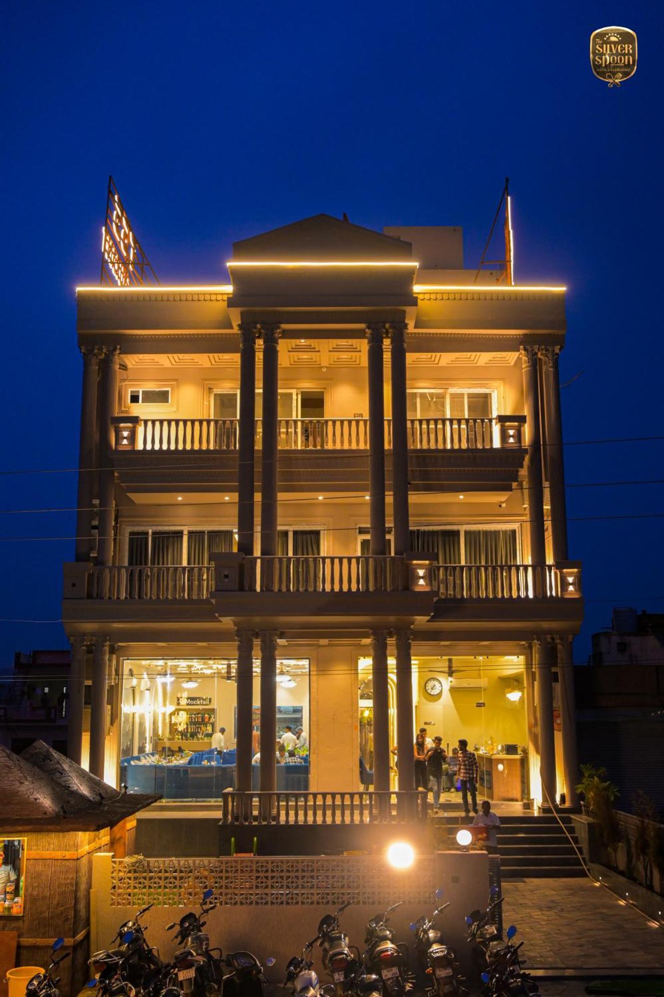 The Silver Spoon Hotel & Restaurant Būndi Exteriér fotografie