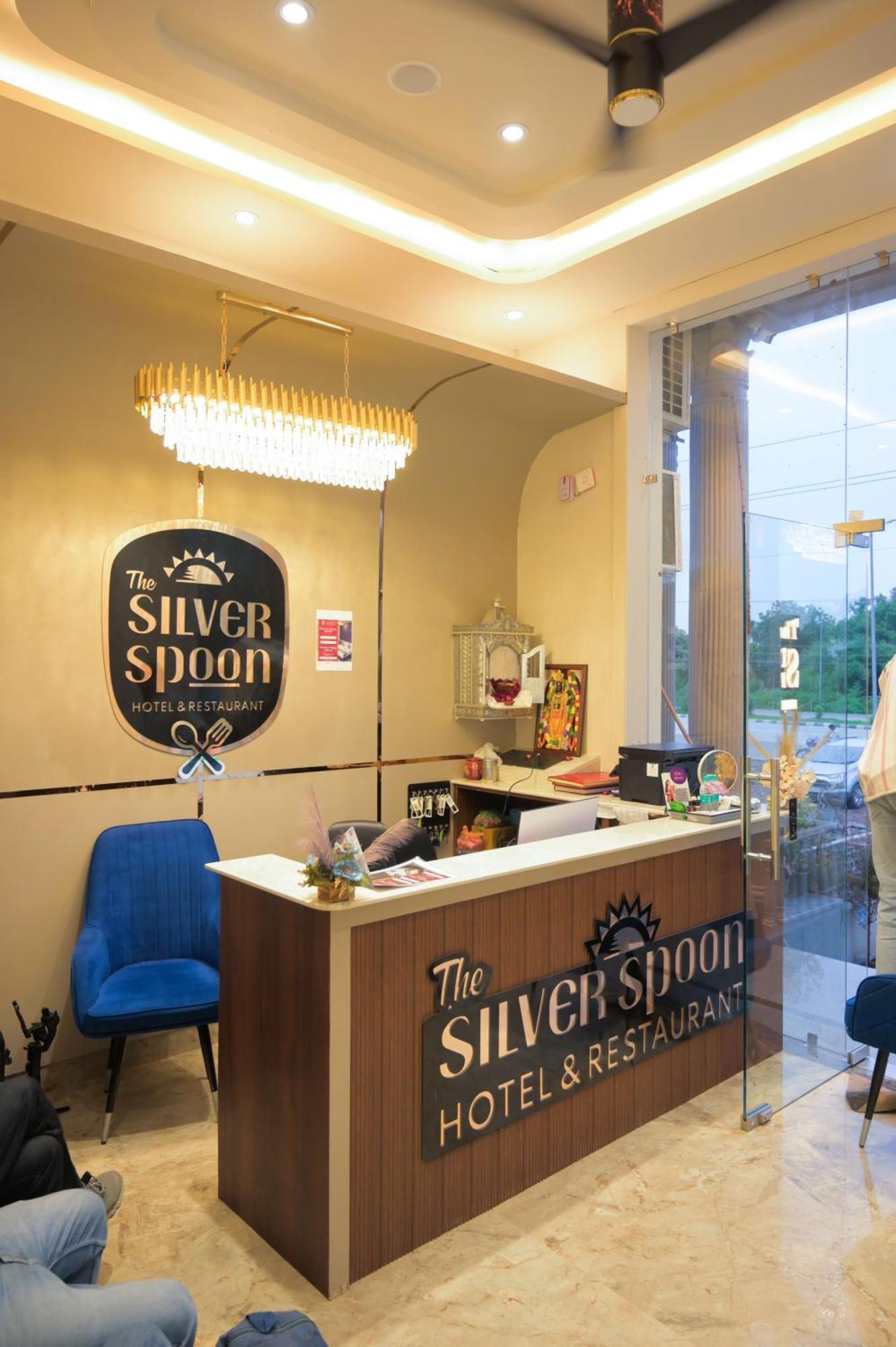 The Silver Spoon Hotel & Restaurant Būndi Exteriér fotografie