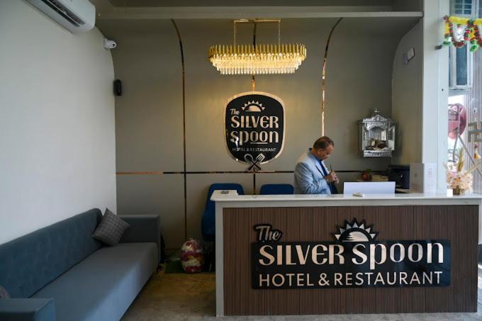 The Silver Spoon Hotel & Restaurant Būndi Exteriér fotografie
